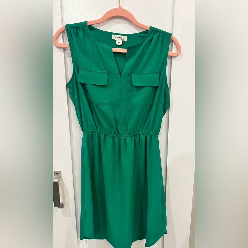 ⭐️3/$27⭐️ Monteau Green V-Neck Sleeveless Sundress. Women’s size small.